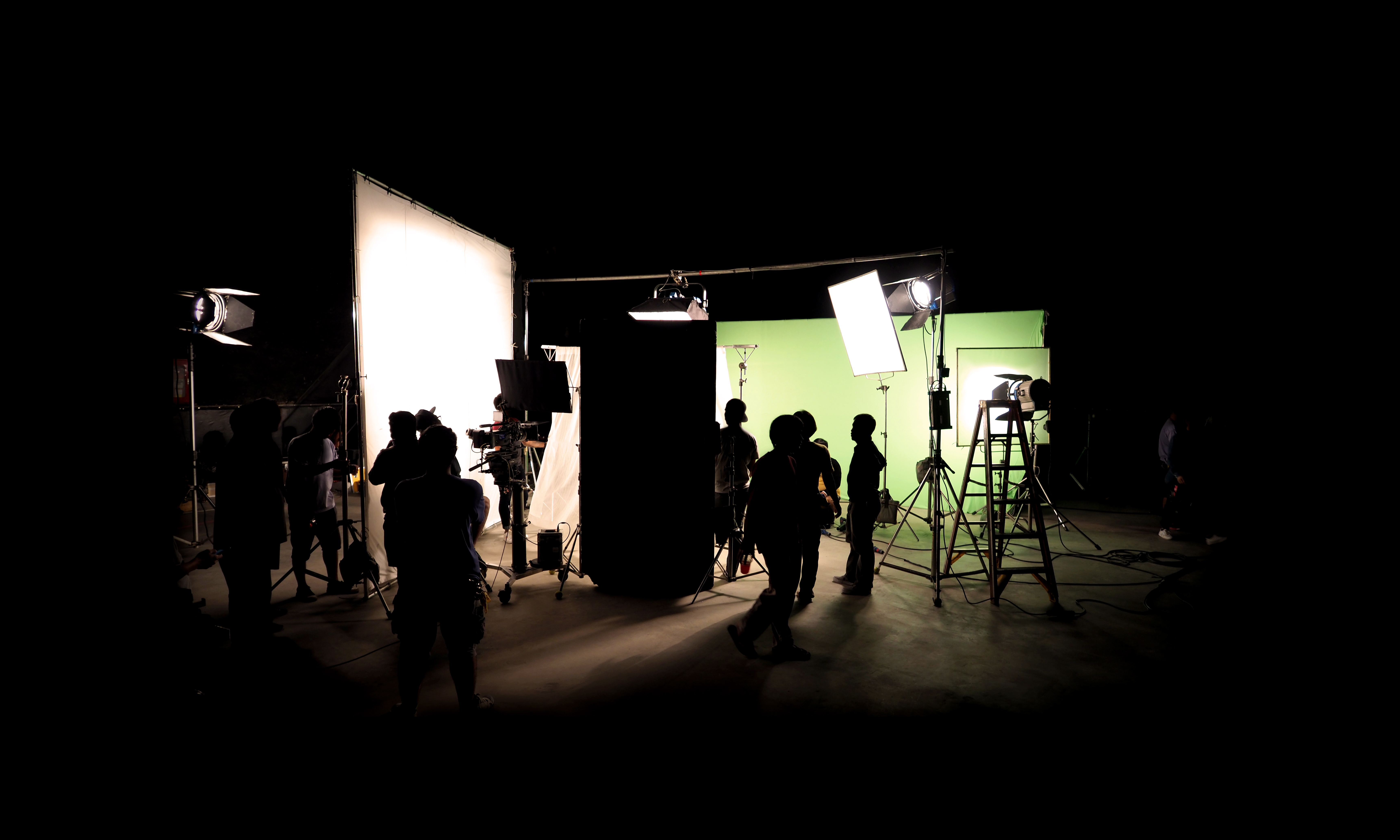 Mainstage Multimedia e-learning video production set with a green screen and studio lighting